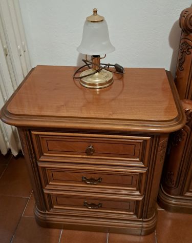 LETTO MATRIMONIALE IN LEGNO CON 2 COMODINI IN LEGNO - Foto 5