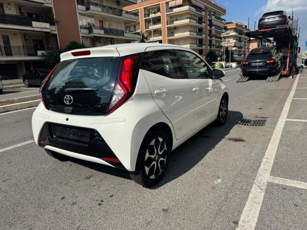 Toyota Aygo 1.0 VVT-i 72 CV 5 porte x-play MMT LED CAR PLAY PDC BLUETOOTH CERCHI 16 KAMERA NAVI PDC - Foto 6