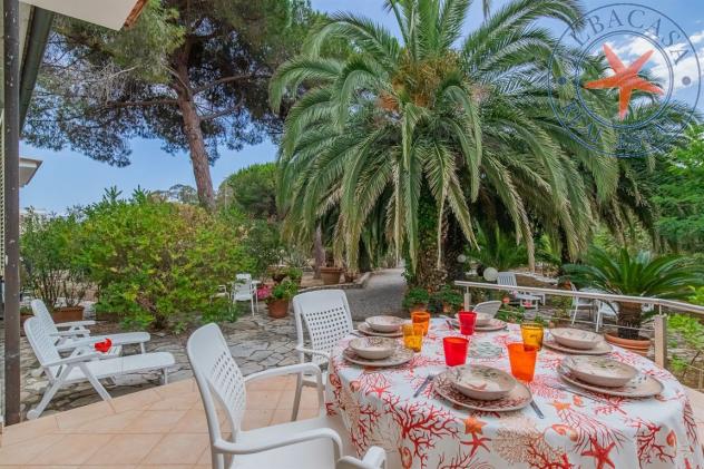 LACONA - ELBA - VILLA E DEPENDANCE, CON TERRAZZA E GIARDINO A DUE PASSI DAL MARE