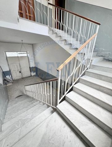 intero palazzetto affacciato su p.zza Marconi a Trecastagni/Bar Campisi - Foto 8