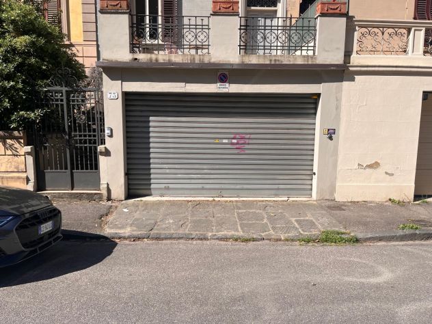 Garage con porta automatica | Due posti | Firenze vicino Piazza Tasso