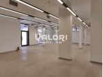 AMPIO LOCALE COMMERCIALE/ARTIGIANALE CON INGRESSO INDIPENDENTE E PARCHEGGI  &hellip;