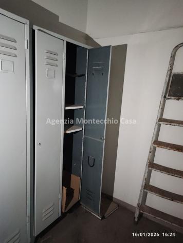 Capannone con scoperto esclusivo e sovrastanti due appartamenti - Foto 8