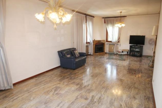 Villa di 217 m² con più di 5 locali e box auto doppio in vendita a Padova - Foto 2