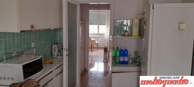 CENTRO - PIANO ALTO APPARTAMENTO DI AMPIA DIMENSIONE - Foto 8