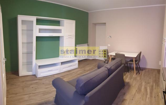 Pratico appartamento bilocale come nuovo. Immediate vicinanze stazione FS e al centro storico.