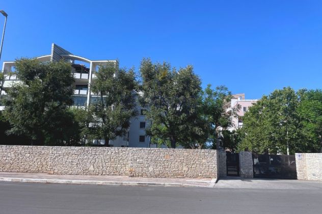 Comodo appartamento uso ufficio in vendita a Bisceglie
