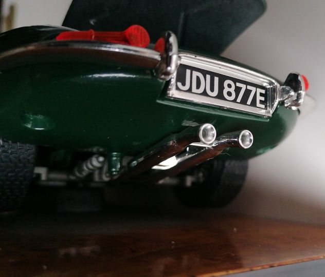 Burago JAGUAR "E" CABRIOLET (1961) verde, modellino statico metallo scala 1:18 - Foto 8