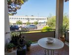 Ampia Residenza con Terrazzo Vivibile e Box in Esclusiva Zona Residenziale