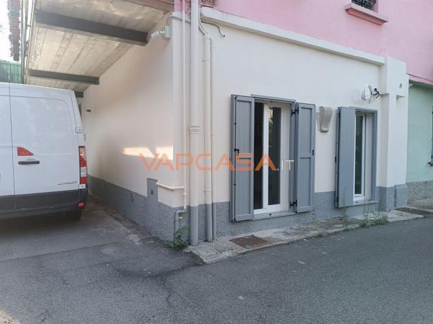 MAGAZZINO-DEPOSITO DI 75MQ CON ACCESSO CARRABILE + APPARTAMENTO RISTRUTTURATO - Foto 6