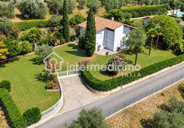 UNA FINESTRA SUL GARDA, IMMERSA NEL VERDE - Foto 14