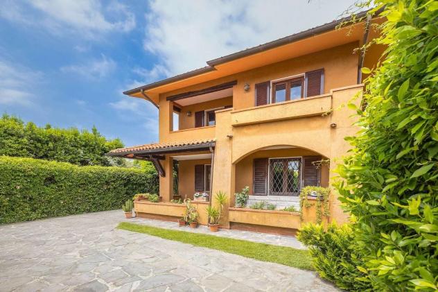 Villa in vendita a Vittoria Apuana - Forte dei Marmi 390 mq Rif: 1406507