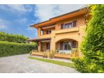 Villa in vendita a Vittoria Apuana - Forte dei Marmi 390 mq  Rif: 1406507