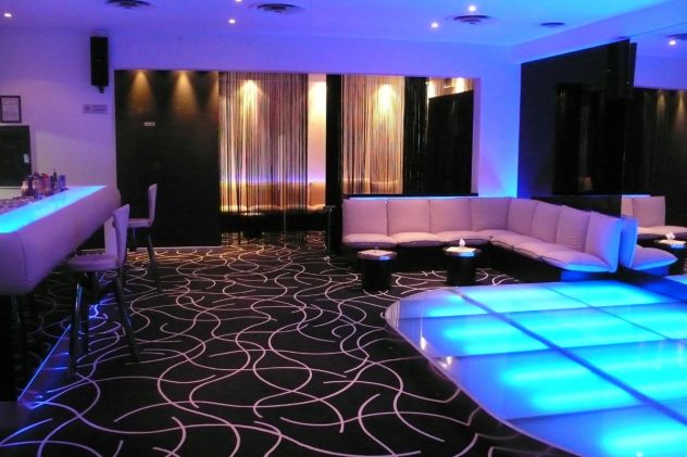 LAVORO RAGAZZA IMMAGINE NEI MIGLIORI NIGHT CLUB