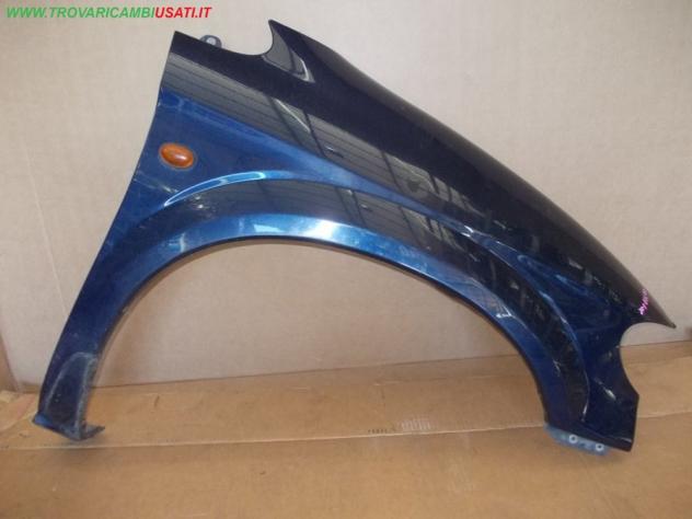 PARAFANGO ANT.D. BLU METALLIZATO CHRYSLER VOYAGER / G.VOYAGER (RG)  Carrozzeria  Lamierati esterni  Fiancate  Parafango ant. CHRYSLER - VOYAGER / G.VO