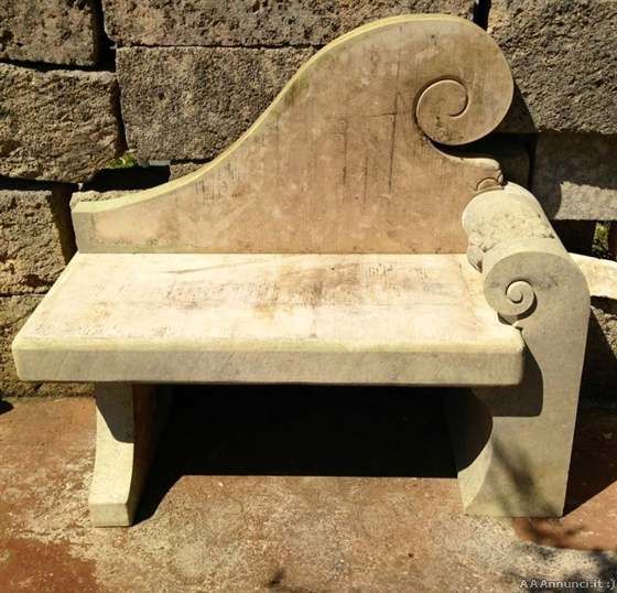 Elegante panchina in pietra leccese