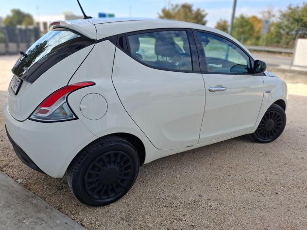 Lancia Ypsilon 1.0 FireFly 5 porte S&S Hybrid Silver Plus - Foto 7