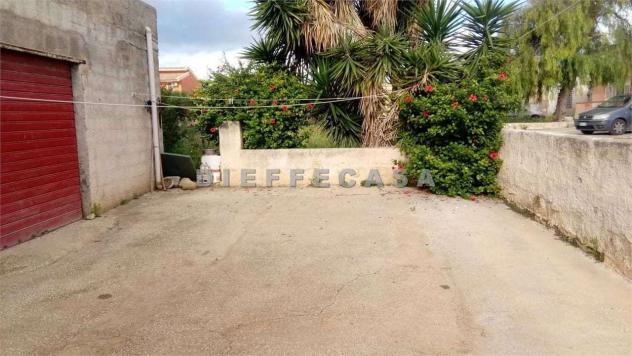V1900 - In vendita a Petrosino casa singola con terreno