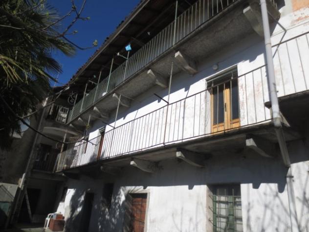 Verbania - ZONA UNCHIO VENDESI CASA INDIPENDENTE CON GIARDINO CONDOMINIALE