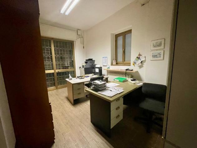 ottimo grande negozio con vetrine, magazzino, uffici - accesso carraio riservato - Foto 11