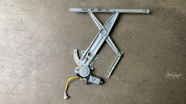 Alzacristallo anteriore SX Suzuki Ignis del 2005 (83430-76G00)