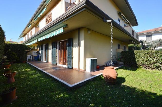 Villetta a schiera in vendita a Marina di Massa - Massa 120 mq Rif: 1364048