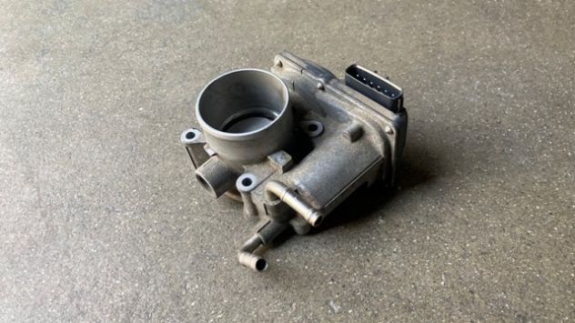 Corpo farfallato Toyota Yaris 1.3 benzina del 2010 (22030-47010) - Foto 2