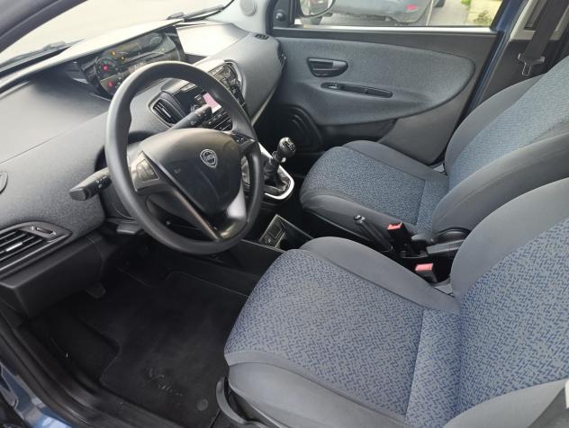 Lancia Ypsilon 1.0 FireFly 5 porte S&S Hybrid Silver - Foto 10