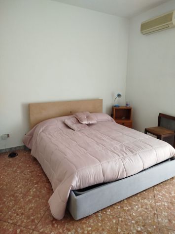 Camera in affitto per studentessa di medicina