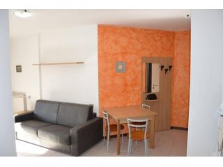 Appartamento di 35 m² con 1 locale e box auto in affitto a Cardano al Campo