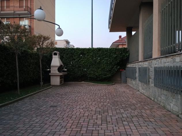 La posizione strategica dell’immobile permette ottimi collegamenti con il centro città grazie ai mezzi pubblici nelle vicinanze; - Foto 4
