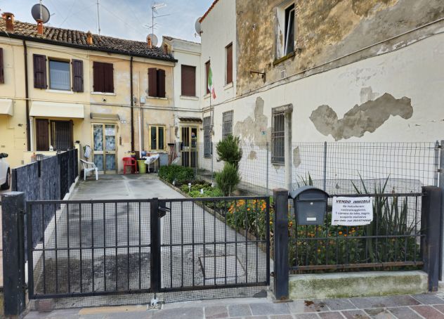 CASA indipendente con scoperto privato in centro a Copparo ! SOLO VENDITA ! - Foto 2