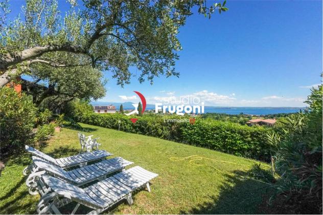 AF096 - VILLA BIFAMILIARE CON SPLENDIDA VISTA LAGO