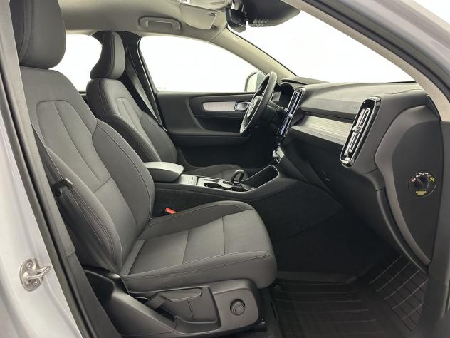 Volvo XC40 T2 automatico Momentum Pro - Foto 3