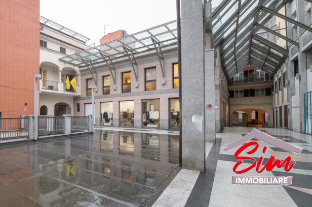 Oltre 3 vetrine in affitto a Novara - Foto 3