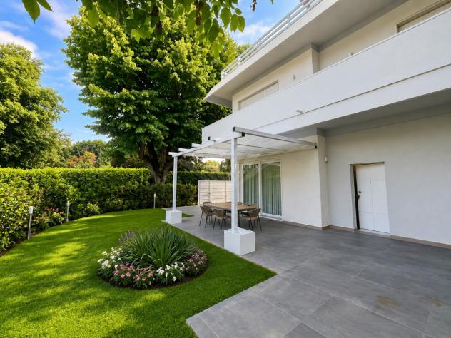 VILLA di 11 vani e di 170 mq (PIETRASANTA - Marina di Pietrasanta ) rif. 103/VE