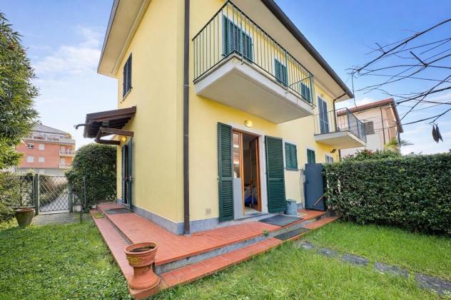 Villetta a schiera in vendita a Marina di Massa - Massa 90 mq Rif: 1231840