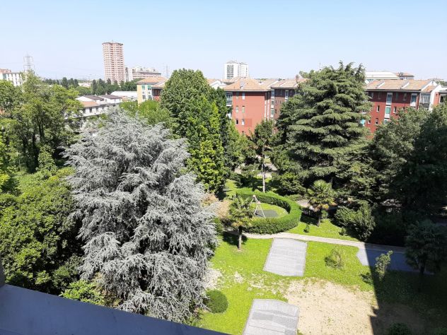 Ampia stanza singola a Milano Via Del Ricordo 10.sesto piano,palazzo signorile. - Foto 10