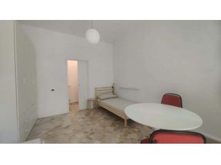 Stanza in Via Lanfranco della Pila, Milano in appartamento di 54 m² con 2 camere