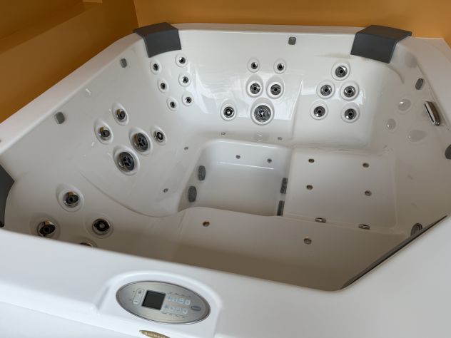 minipiscina jacuzzi serie maxi evolution modello Santorini x 5 persone