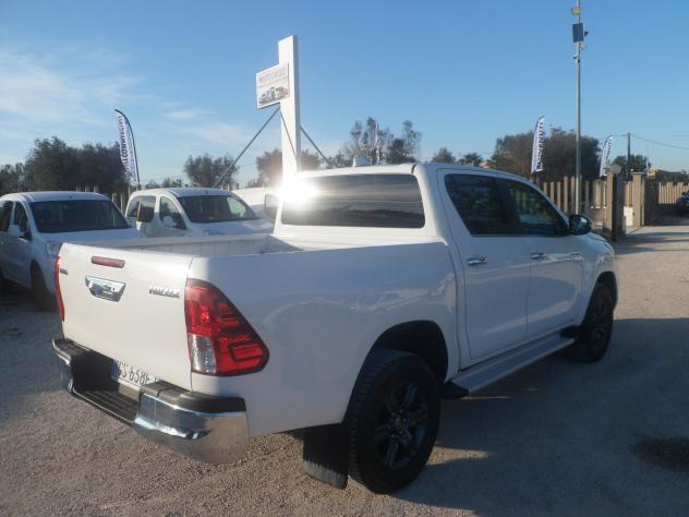 Toyota Hilux 2.4 D-4D A/T 4WD 4 porte Double Cab Lounge - Foto 4