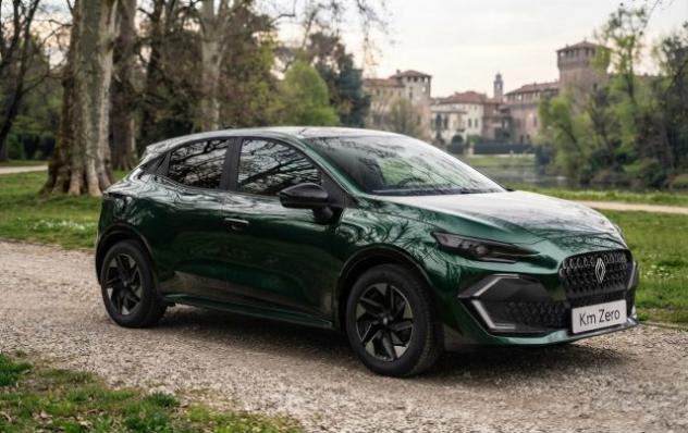RENAULT Clio APERTI AD AGOSTO rif. 24056227