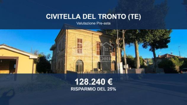 Immobile in asta di 348 m² con più di 5 locali e box auto in vendita a Civitella del Tronto