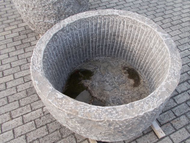 Grande vasca rotonda in pietra naturale - Foto 2