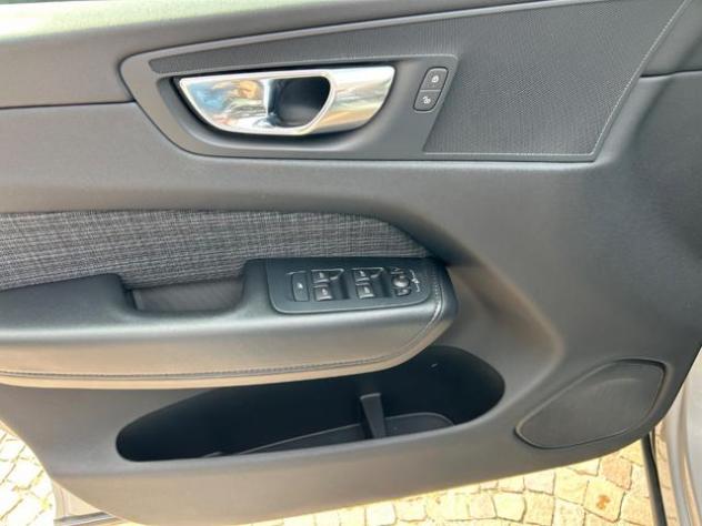 VOLVO XC60 B4 (d) AWD automatico MOMENTUM rif. 24101685 - Foto 10