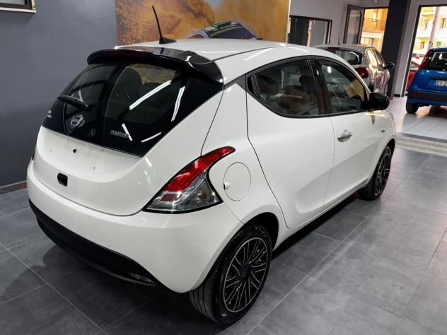 Lancia Ypsilon 1.0 FireFly 5 porte S&S Hybrid Gold - Foto 5