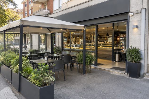 Bar tavola fredda con gazebo