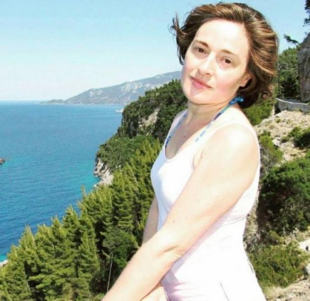 Donna di La Spezia. Fisico Normale Tel: