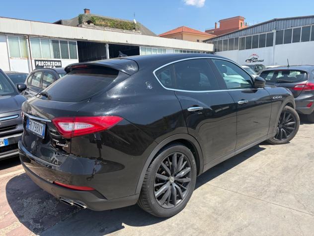 Maserati Levante V6 Diesel 275 CV AWD - Foto 9