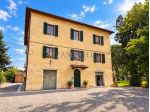 Ampio appartamento con garage, cantina, giardino e terreno agricolo